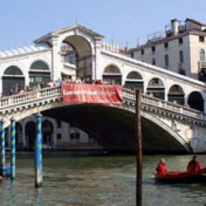 800px-Venezia_Rialto_0621