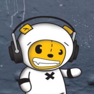 Ursinho de Desenho Animado no Espaço