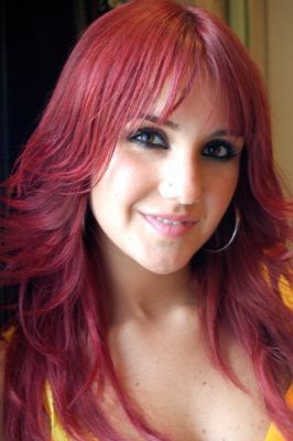 Linda garota com cabelo rosa