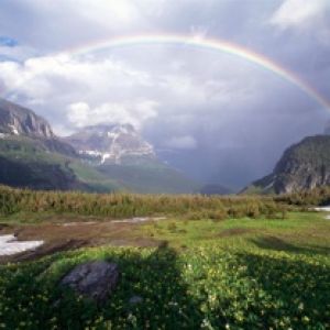 Paisagem Montanhosa com Arco-Íris