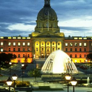Edifício da Assembleia Legislativa de Alberta à Noite