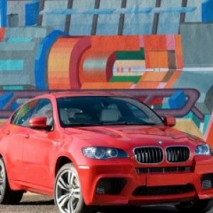 Carro Esportivo Vermelho BMW X6