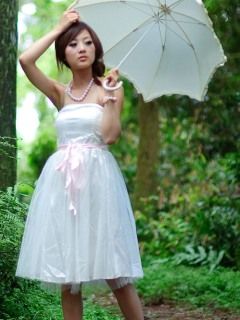 Garota Elegante com Guarda-chuva