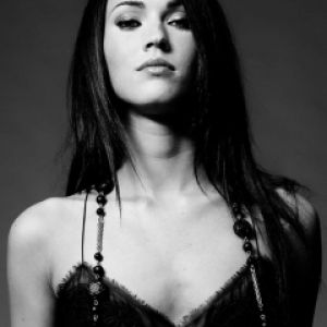 Retrato Elegante em Preto e Branco
