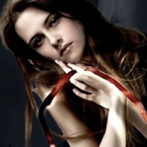 Retrato de uma jovem mulher glamourosa