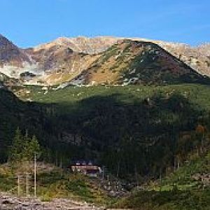 Paisagem Montanhosa com Cabana