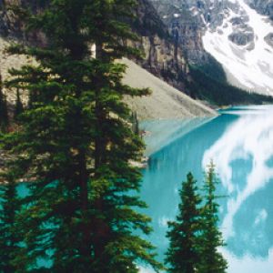Lago de Montanha Sereno