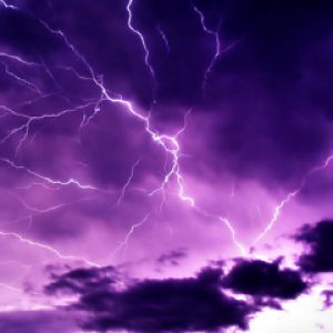 Tempestade de Raios Roxos