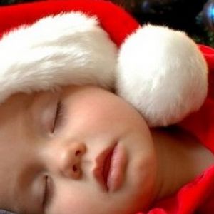 Bebê Dormindo com Chapéu de Natal