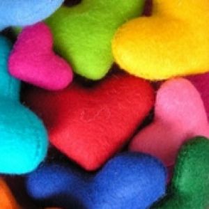 Corações de Feltro Coloridos