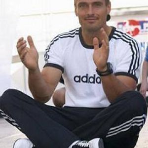Atleta em roupa Adidas