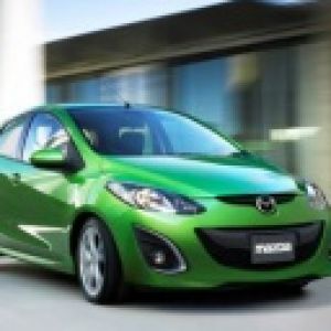 Carro Verde Mazda