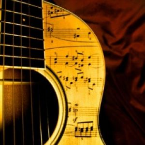 Violão com Notas Musicais