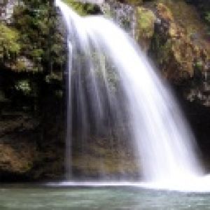 Cascata Serena na Natureza