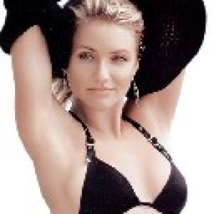 Modelo Glamourosa em Bikini Preto