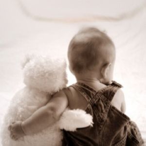 Bebê Adorável com Ursinho