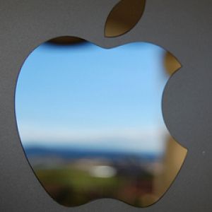 Reflexão do Logo da Apple