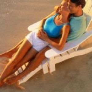 Casal Romântico na Praia