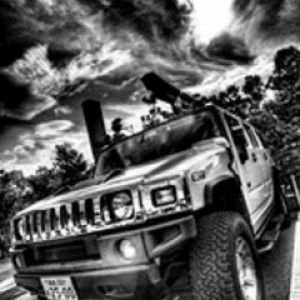 Hummer SUV em Preto e Branco Dramático