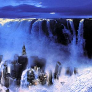Cascata Majestosa Sobre a Cidade