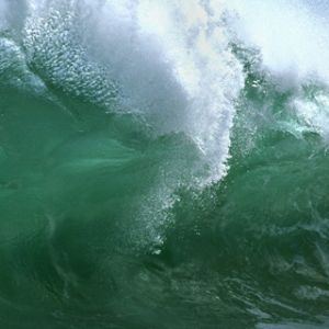Onda oceânica majestosa