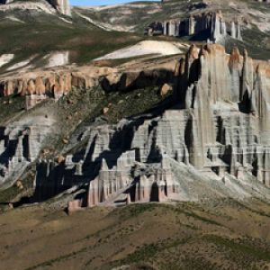 Deslumbrante Paisagem Montanhosa