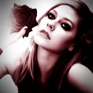 Garota Glamourosa com Rosa