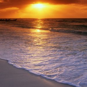 Deslumbrante Pôr do Sol Sobre o Oceano