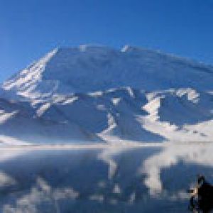 Reflexo de Montanha Nevada
