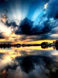 Reflexo deslumbrante do pôr do sol