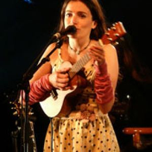Músico com Ukulele em Performance