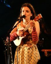 Músico com Ukulele em Performance