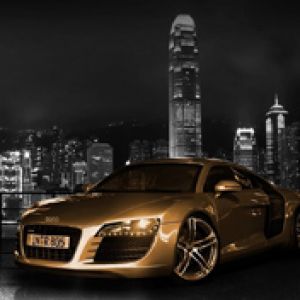 Audi R8 de luxo na paisagem urbana
