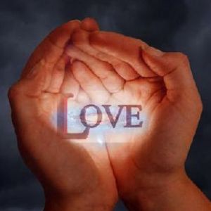 Mãos Segurando Amor