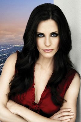 Mulher Elegante com Cabelo Escuro