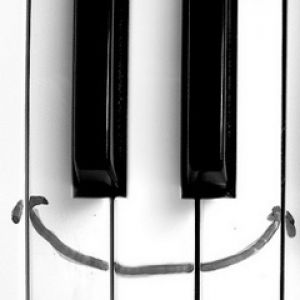 Teclas de Piano Sorridentes