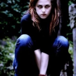 Garota Misteriosa na Natureza