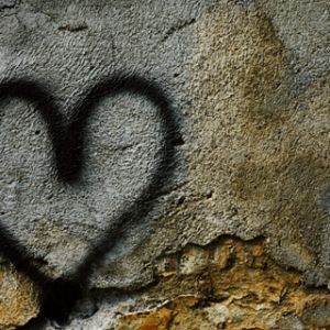Coração de Graffiti na Parede