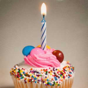 Cupcake de Aniversário Colorido