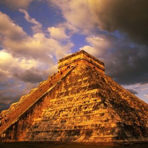 Pirâmide de Chichen Itza ao Pôr do Sol