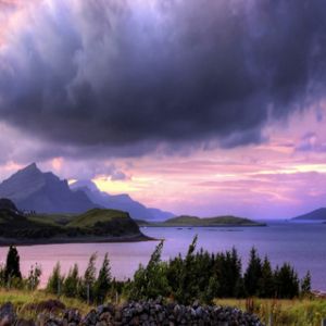 Deslumbrante Pôr do Sol Sobre Montanhas