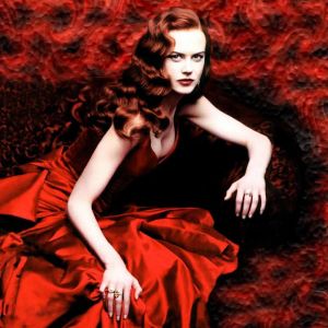 Mulher Elegante em Vestido Vermelho