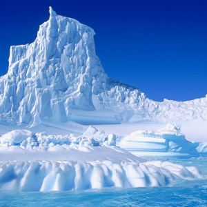 Paisagem de Iceberg Majestosa