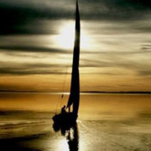 Navegando ao Pôr do Sol