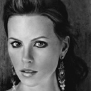 Retrato Elegante em Preto e Branco
