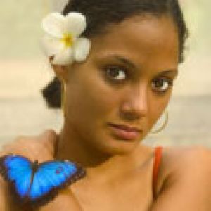 Linda Menina com Borboleta