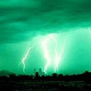 Tempestade Verde com Raios