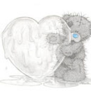 Urso Fofo Segurando Coração