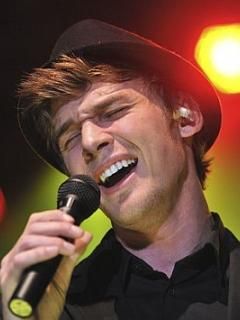 Artista Cantor em Performance