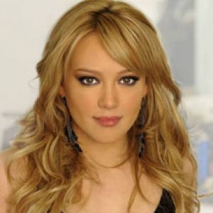 Retrato glamouroso de uma mulher loira